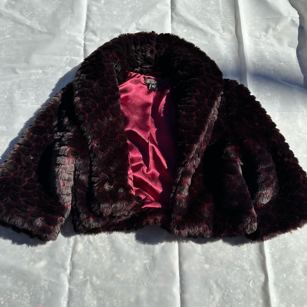 EUC Luxurious Faux Fur cropped Jacket in Rich Burgundy
